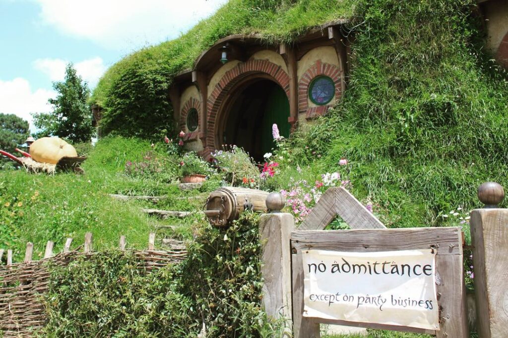 hobbiton, new zealand. bilbo baggins home- bag end.