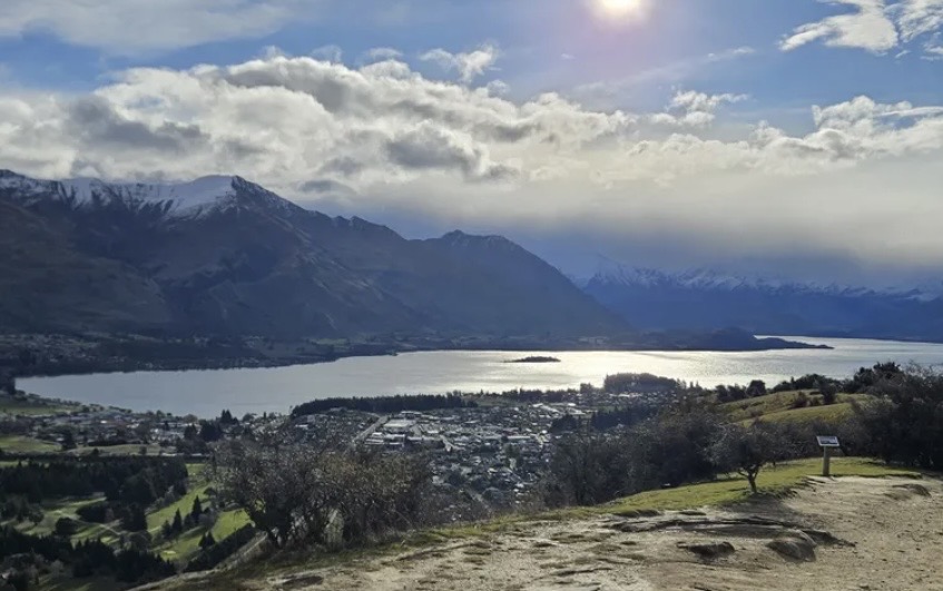 mt iron loop viewpoint, wanaka, new zealand